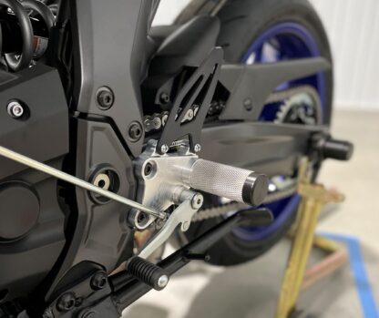 Solid Rearsets for Yamaha R7 - Image 2