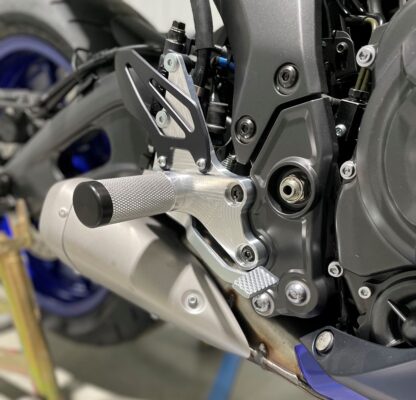 Solid Rearsets for Yamaha R7 - Image 3