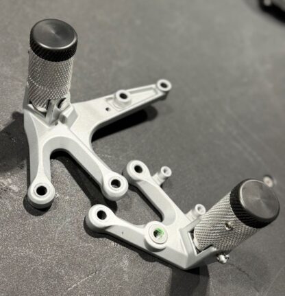 Outlaw Stunt Pegs for R3