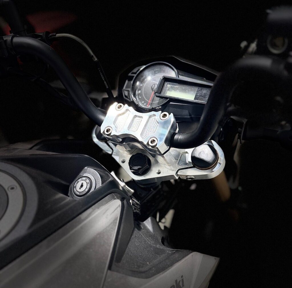 Triple tree with forward DB risers for Z125 Kawasaki