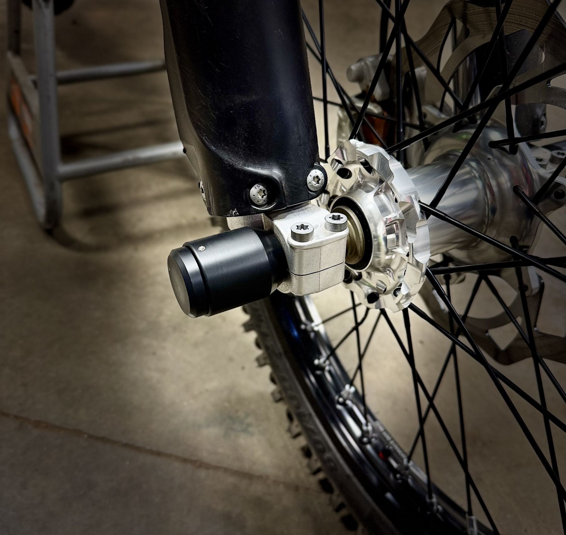 Closeup of Stark Varg axle slider fully covering axle nut