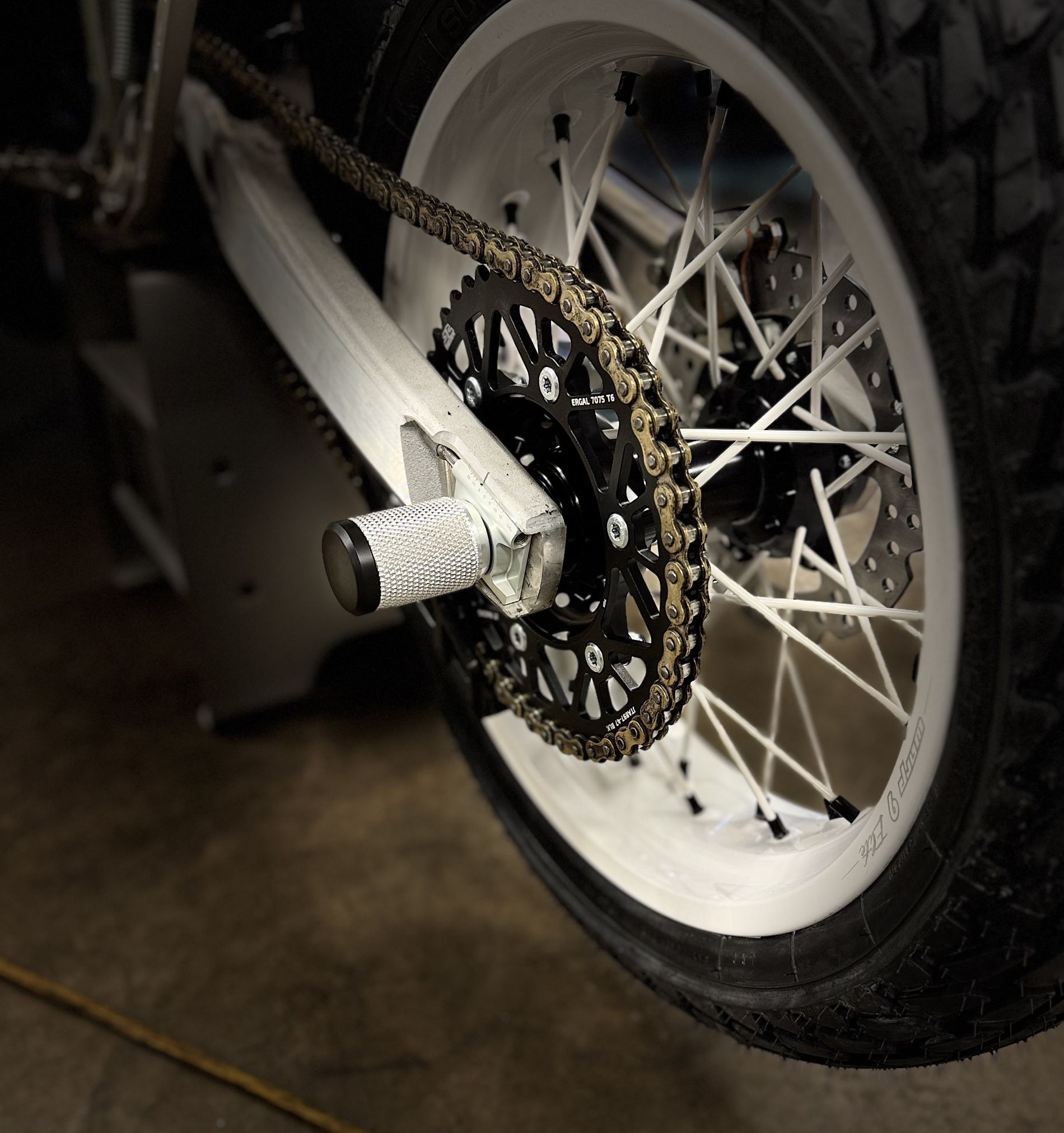 Stark Varg Rear Axle Peg