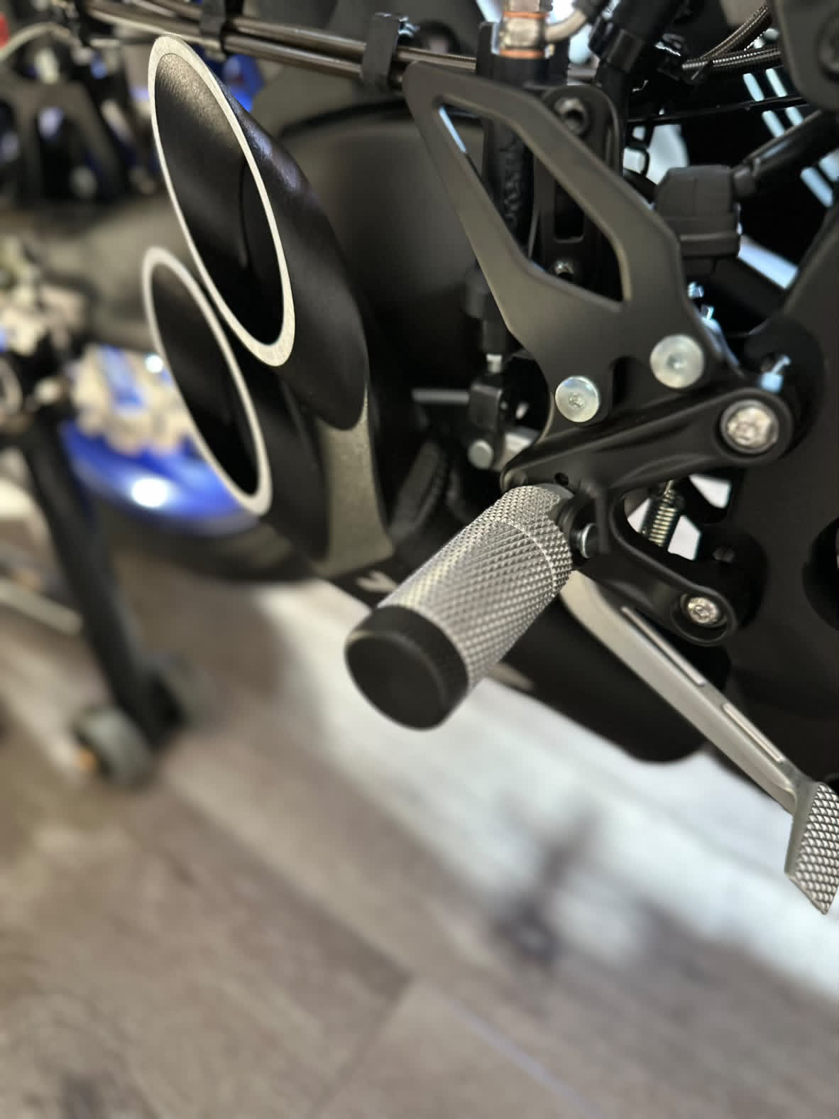 outlaw stunt pegs on r9