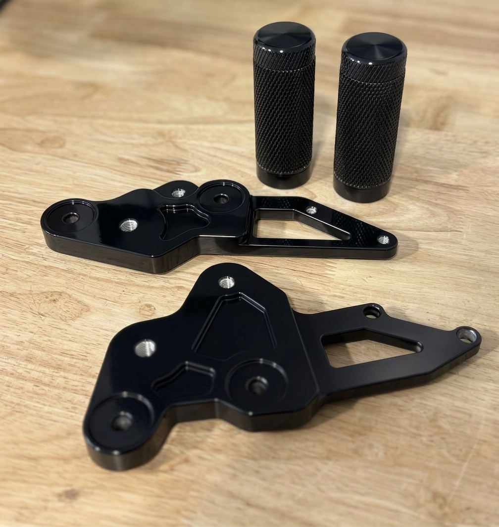 mt07 rearsets powdercoated black