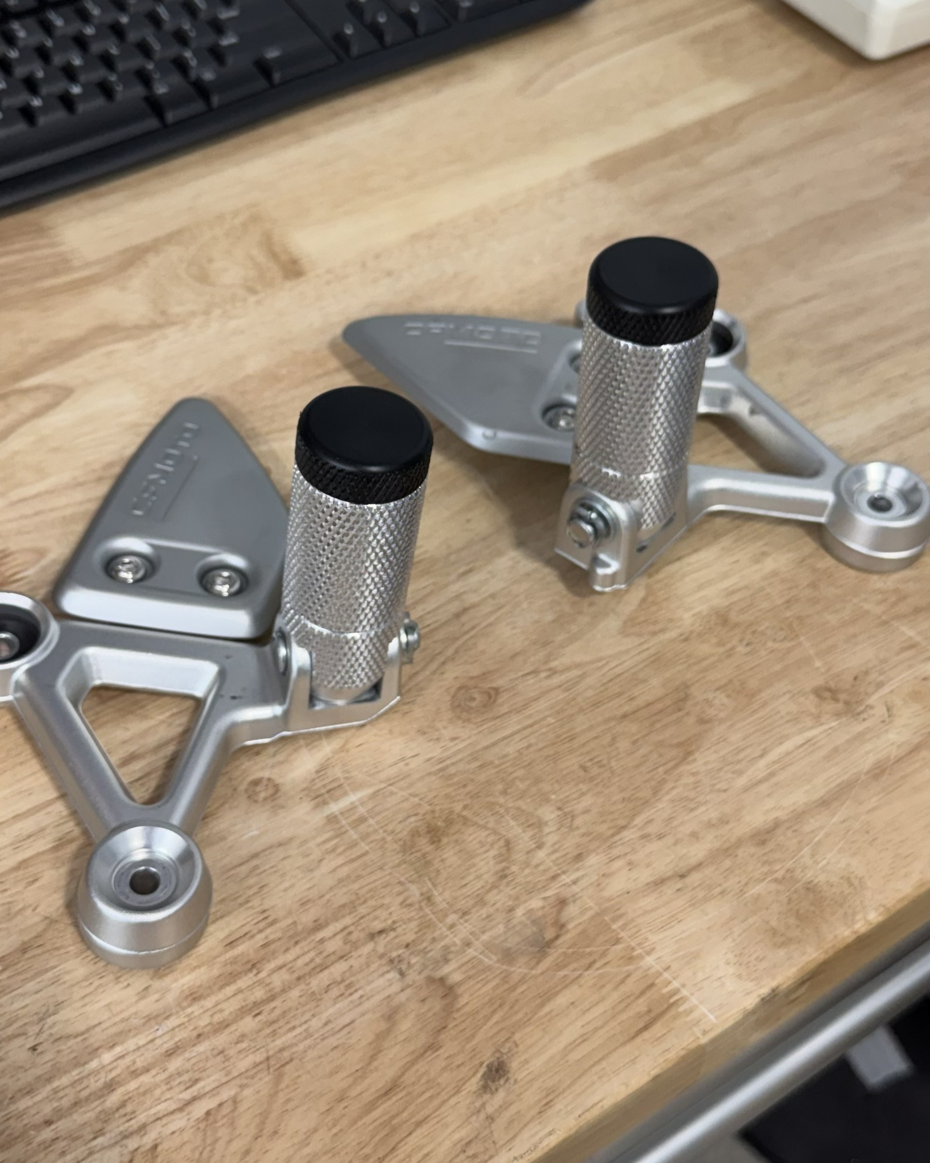 CF MOTO 675 STUNT PEGS