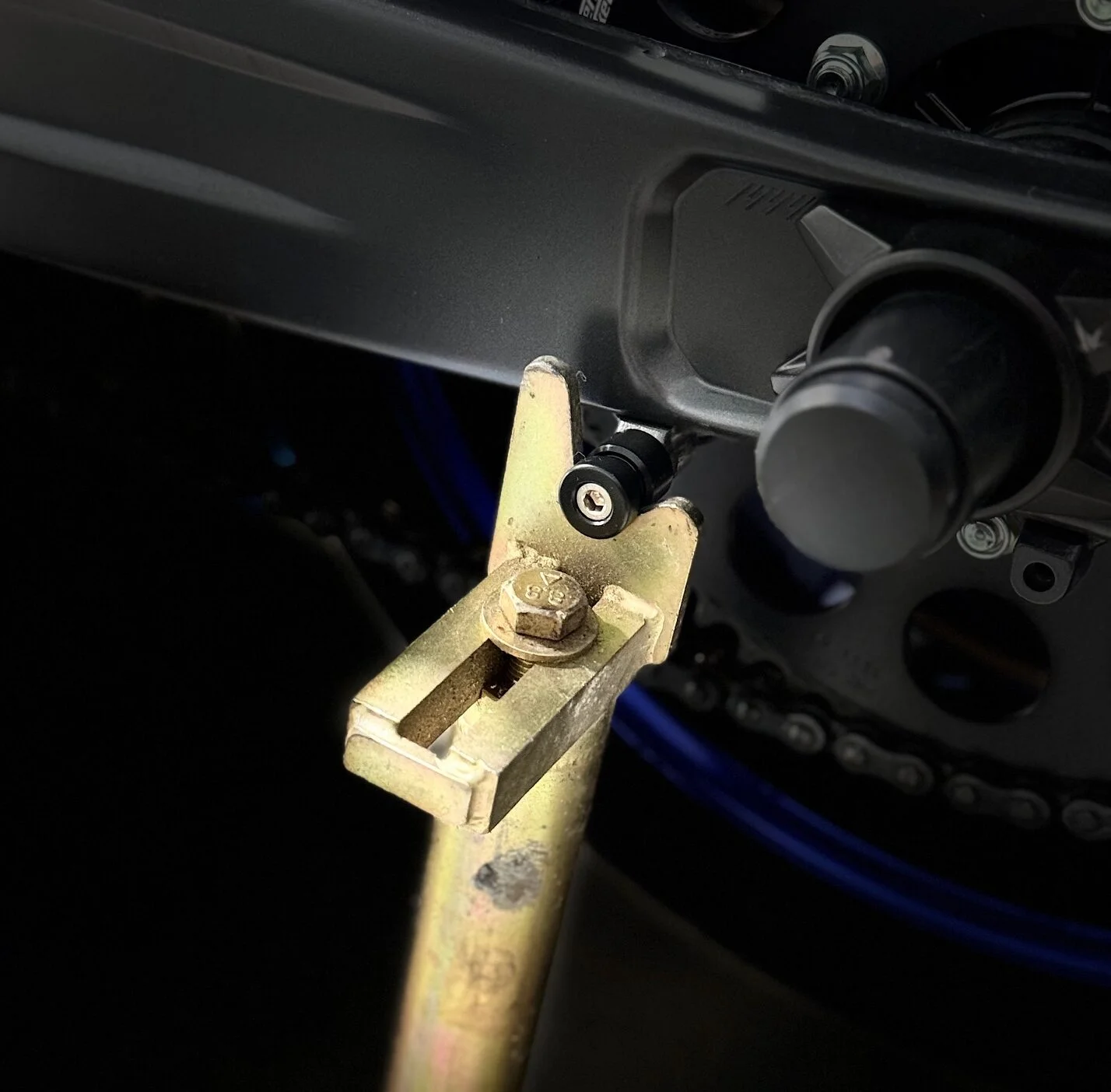 Yamaha R7 swingarm spools