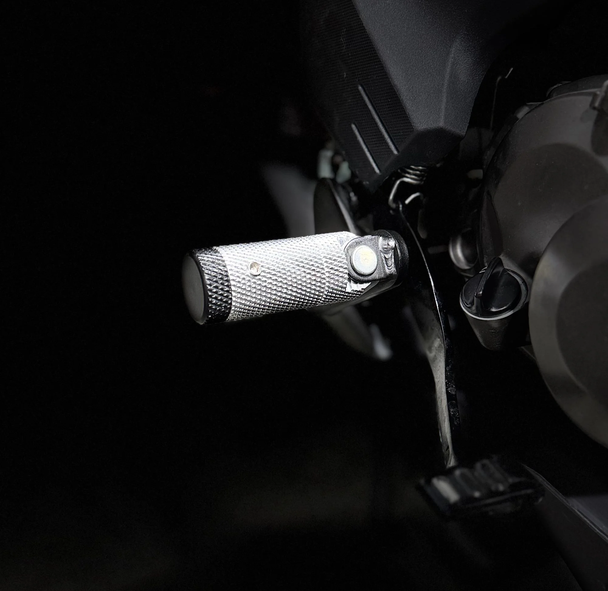 Knurled heavy duty stuntpeg on Kawasaki Z125