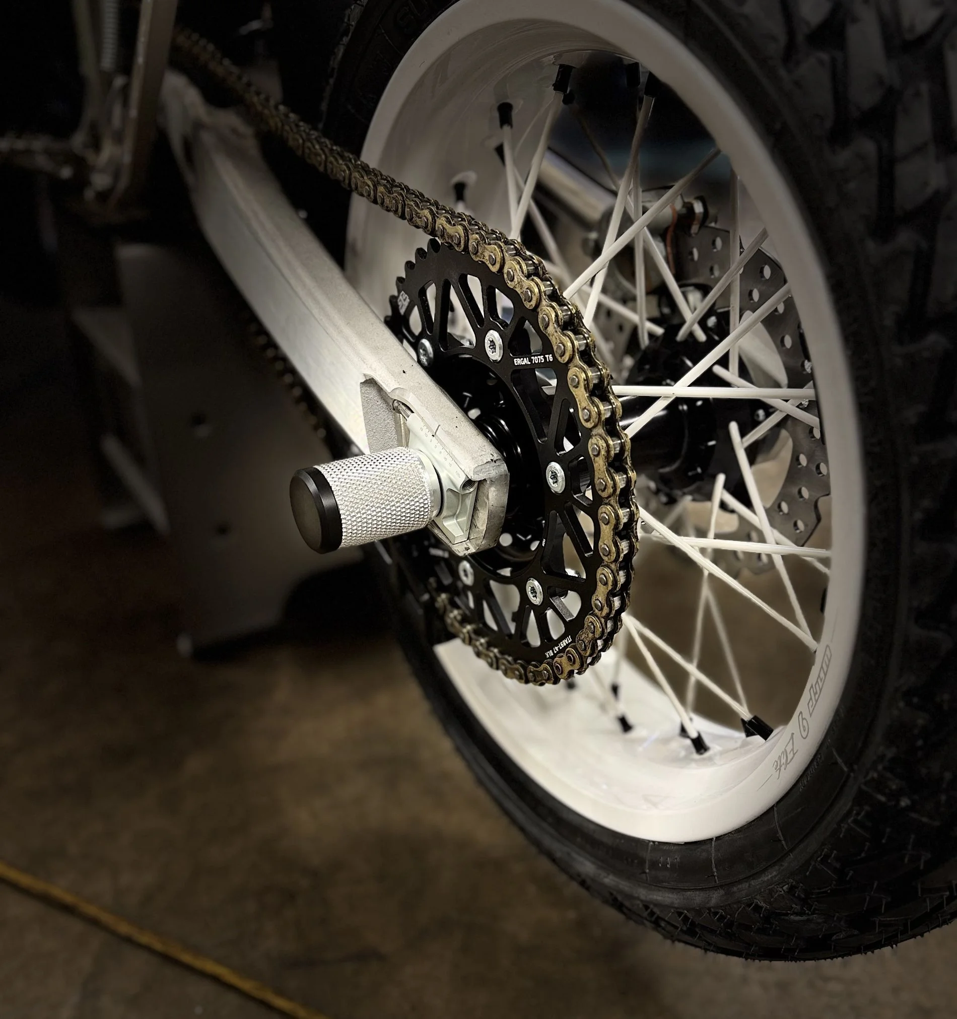 Stark Varg Rear Axle Peg